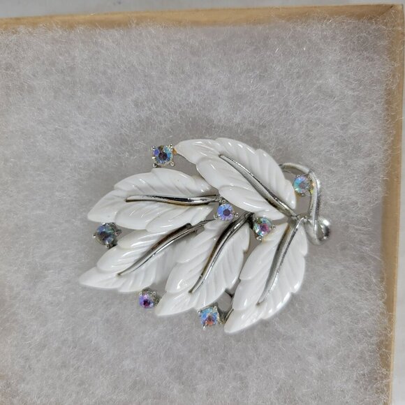Vintage Classic Elegant Sophisticated White Enamel Rhinestones Leaf Brooch Pin - Picture 1 of 6